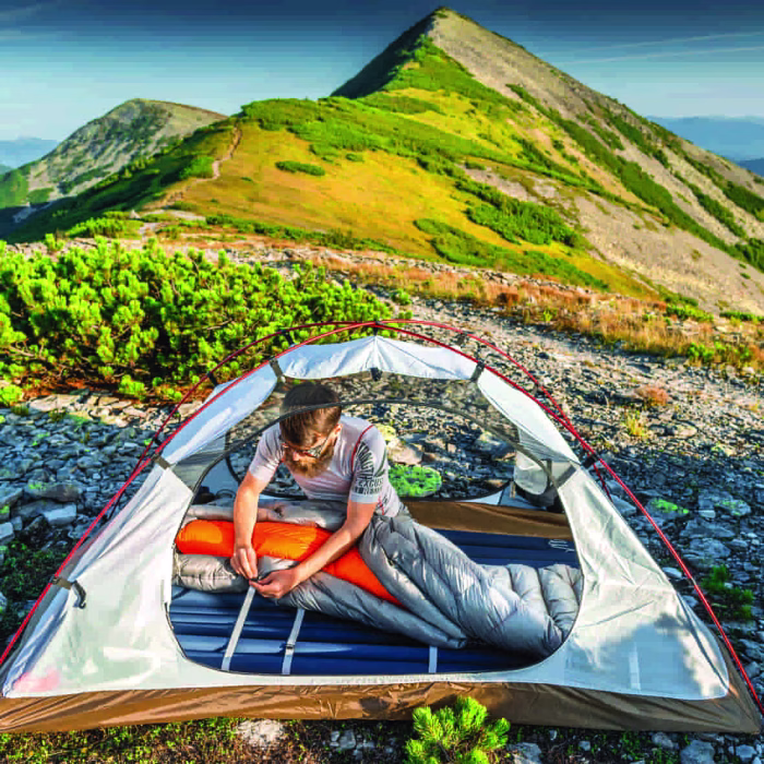 ROCK FRONT 400 Base UL backpacking down quilt in the tent